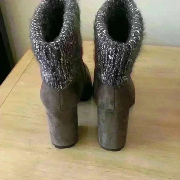 Womens boots worn one time - Picture 4 of 6